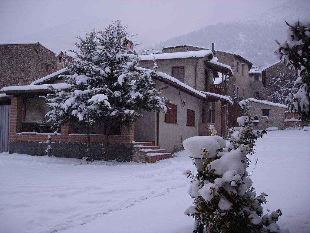 Villa Il Fienile Barete Exterior foto